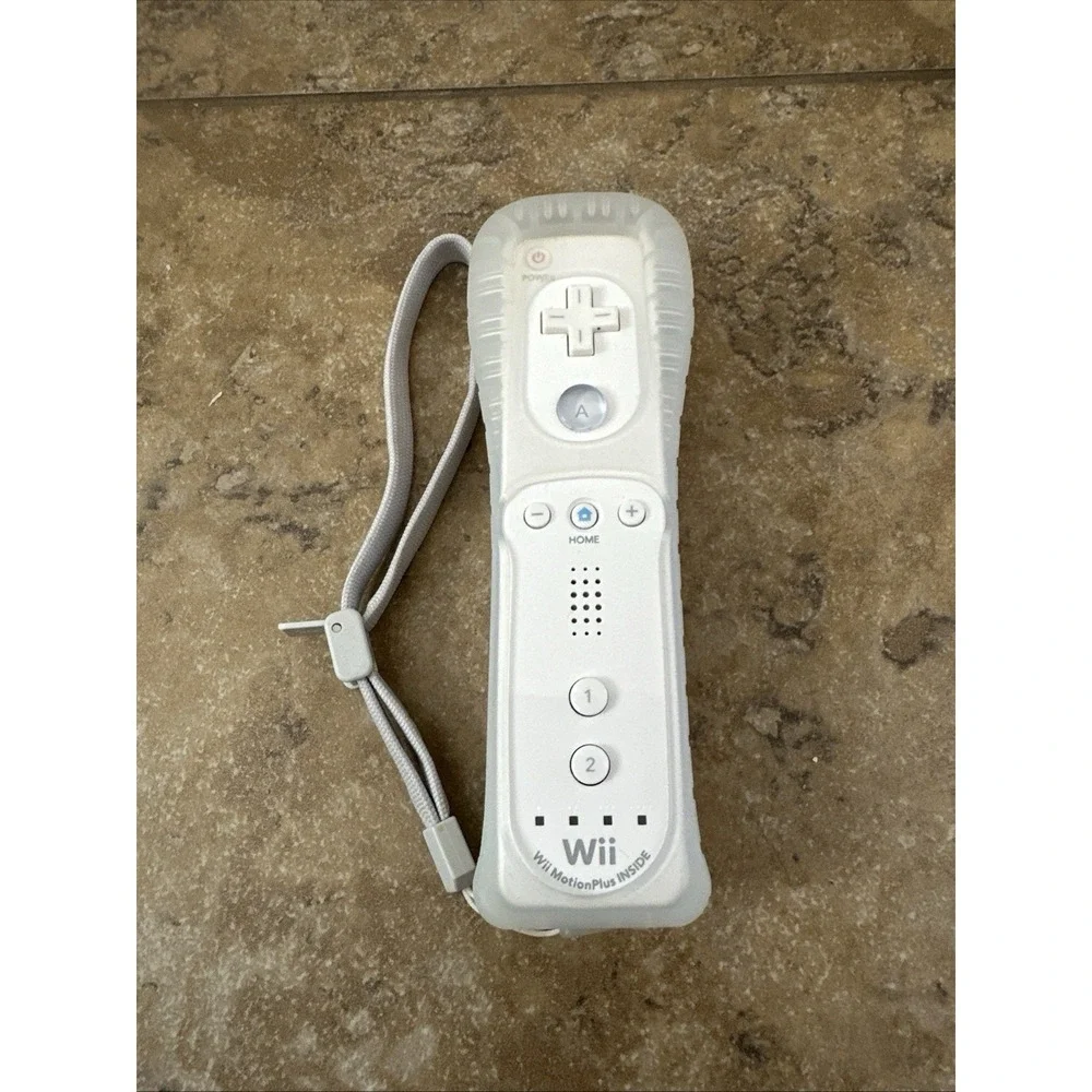 Wii Controller With Protection (Nintendo Wii RVL-036) Blemish